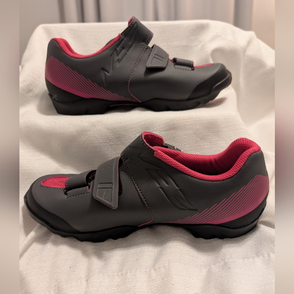 Shimano Peddling Dynamics Size Eu39   7.2 US Black And Pink Cycling Shoes